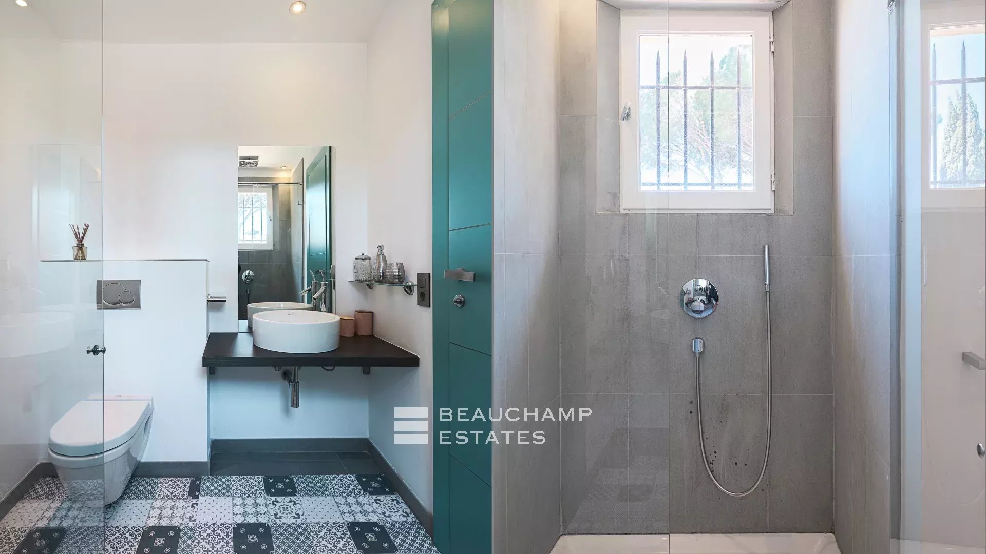 Charming Provençal-style villa in the centre of Saint-Tropez Charming Provençal-style villa in the centre of Saint-Tropez