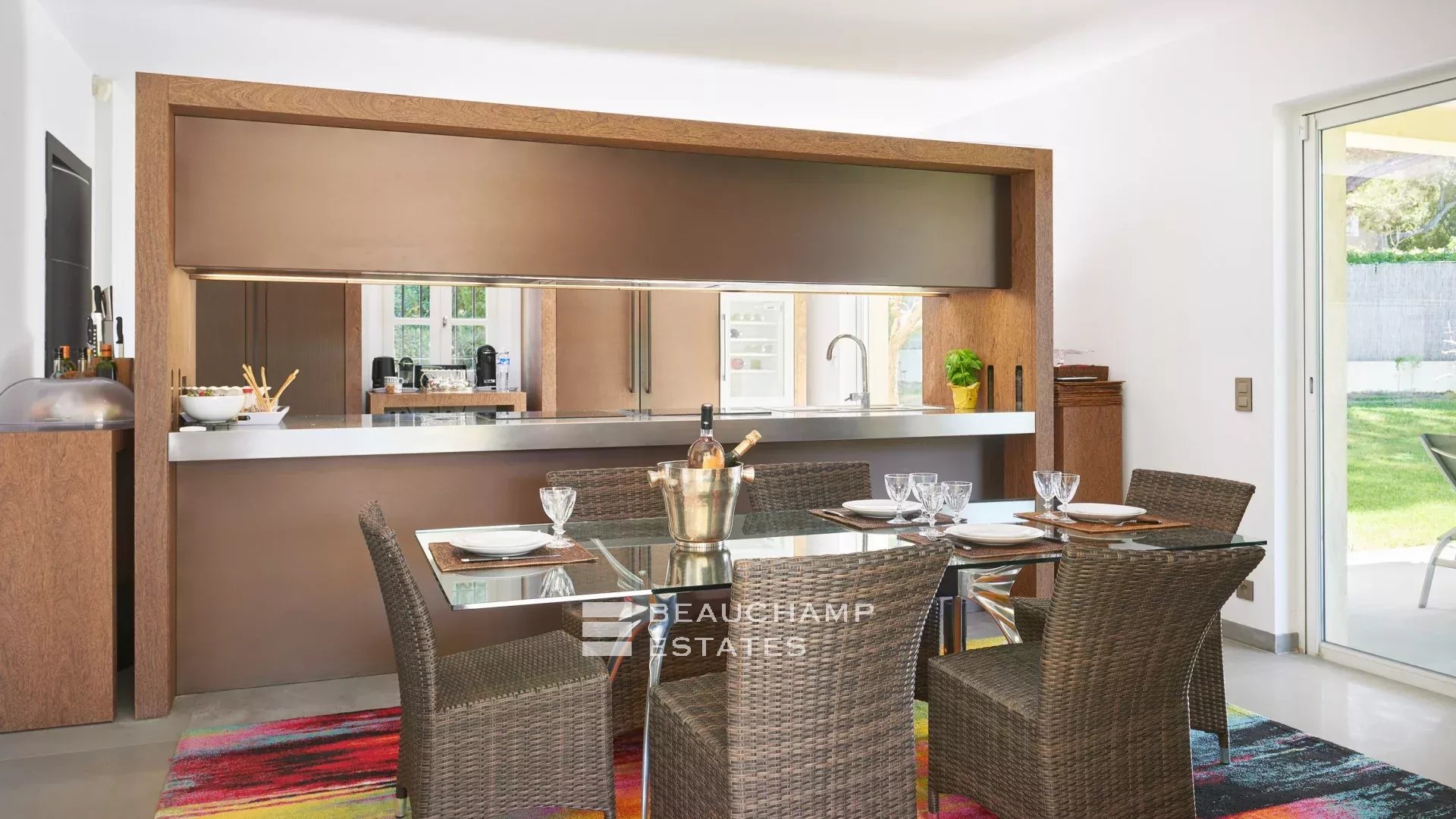 Charming Provençal-style villa in the centre of Saint-Tropez Charming Provençal-style villa in the centre of Saint-Tropez