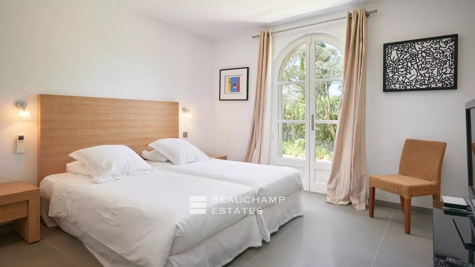 Charming Provençal-style villa in the centre of Saint-Tropez Charming Provençal-style villa in the centre of Saint-Tropez