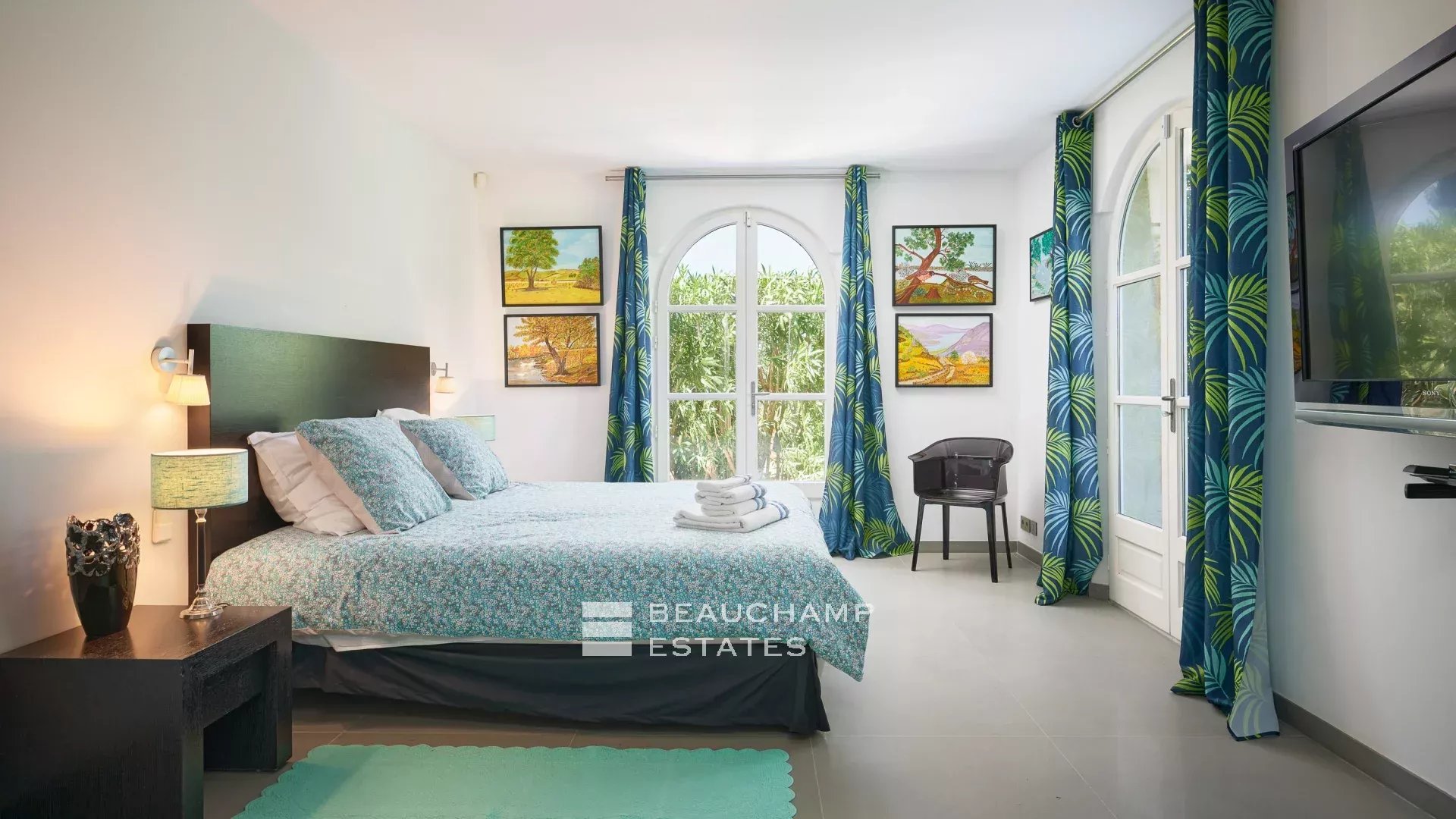 Charming Provençal-style villa in the centre of Saint-Tropez Charming Provençal-style villa in the centre of Saint-Tropez