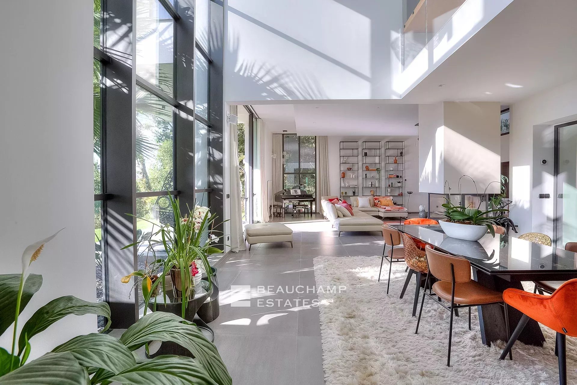 Villa contemporaine de 5 chambres dans le quartier de Mougins Castellaras Contemporary villa with 5 bedrooms in Mougins Castellaras