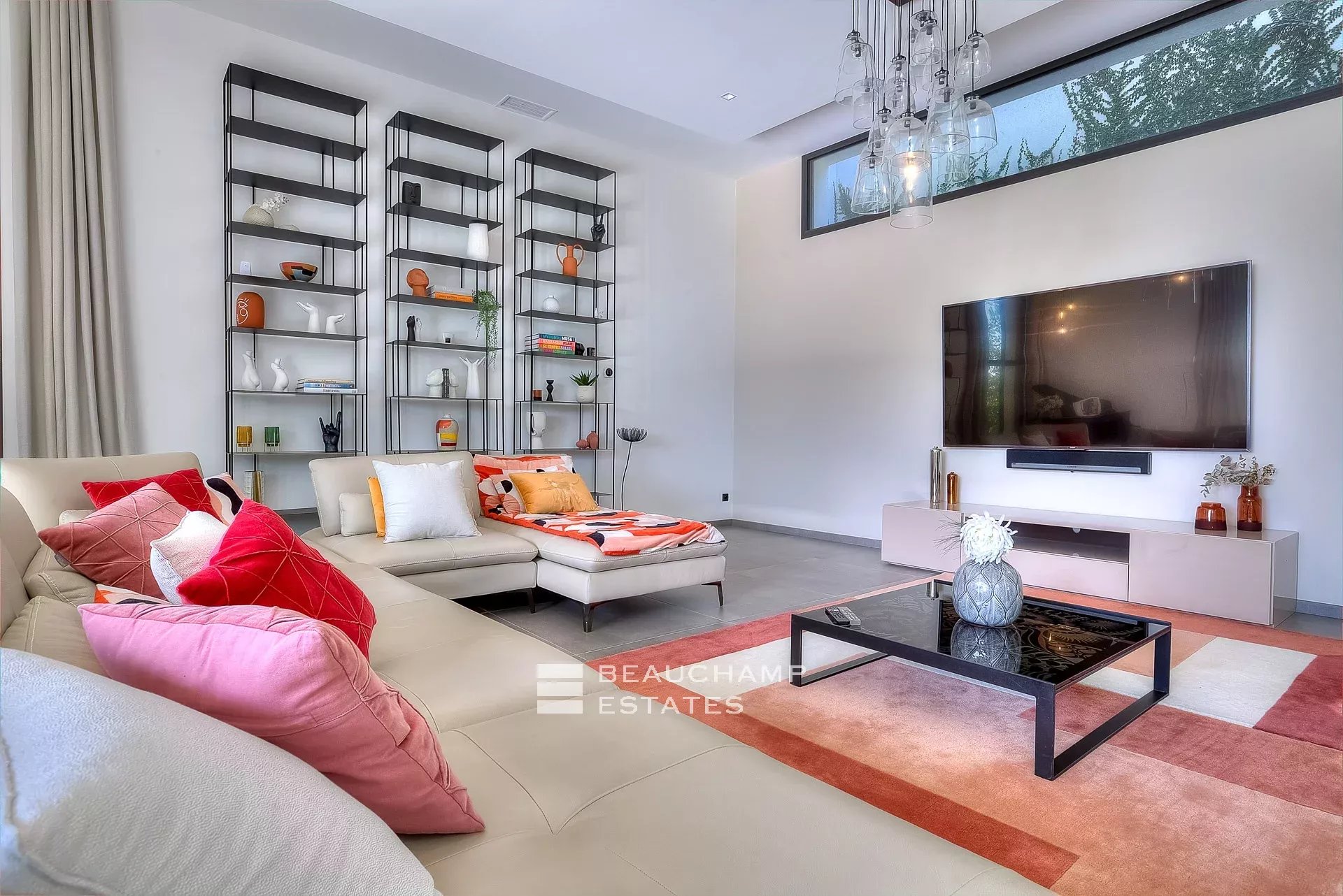 Villa contemporaine de 5 chambres dans le quartier de Mougins Castellaras Contemporary villa with 5 bedrooms in Mougins Castellaras