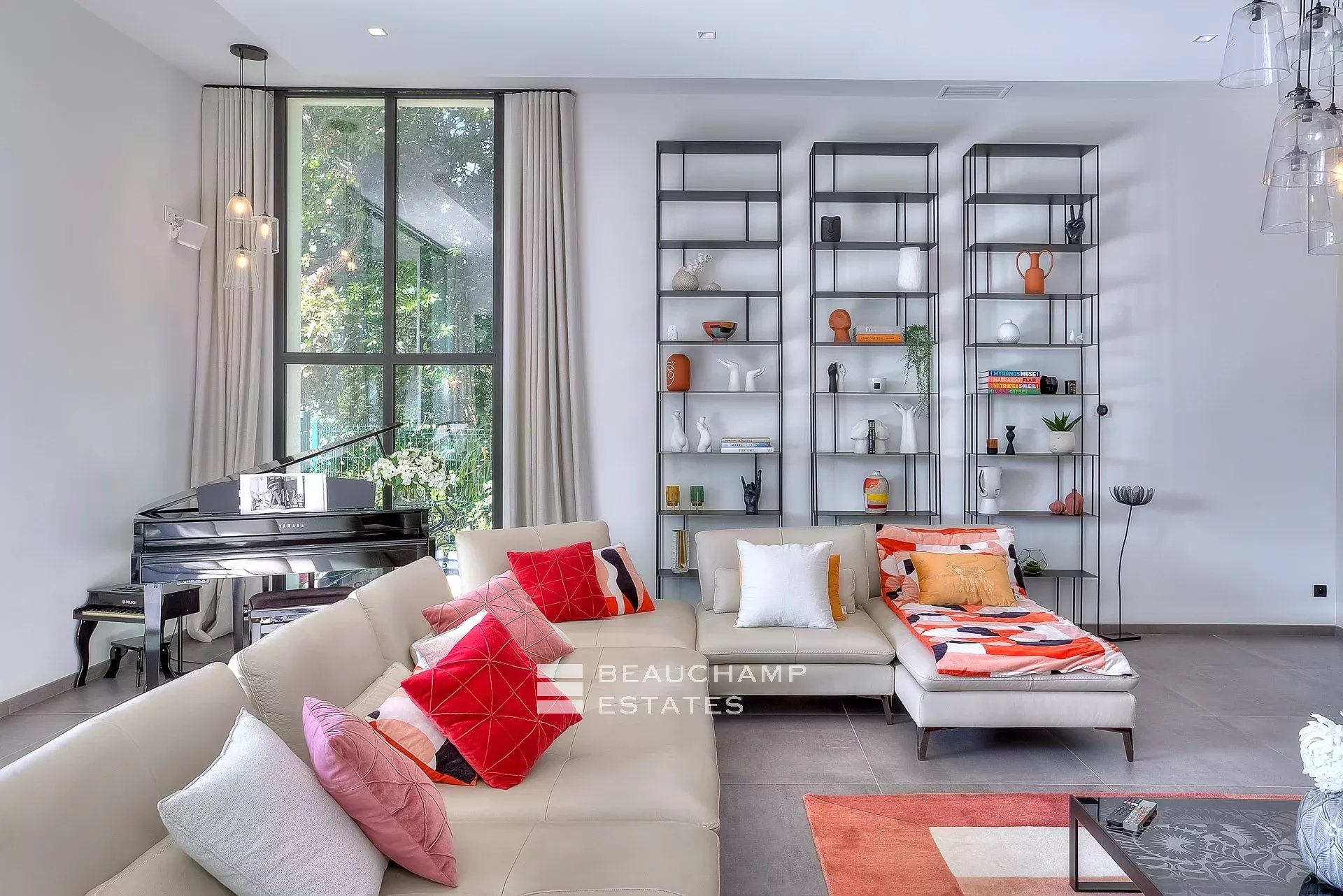 Villa contemporaine de 5 chambres dans le quartier de Mougins Castellaras Contemporary villa with 5 bedrooms in Mougins Castellaras