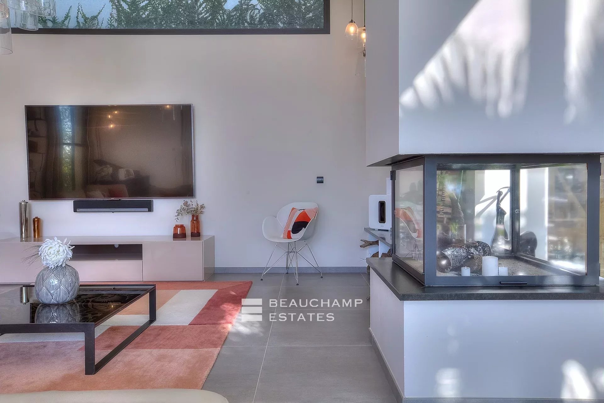 Villa contemporaine de 5 chambres dans le quartier de Mougins Castellaras Contemporary villa with 5 bedrooms in Mougins Castellaras