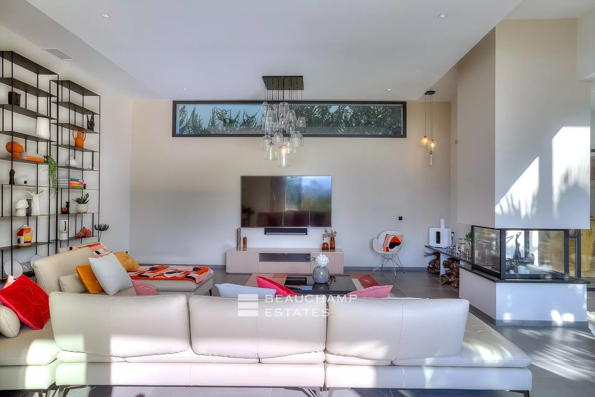 Villa contemporaine de 5 chambres dans le quartier de Mougins Castellaras Contemporary villa with 5 bedrooms in Mougins Castellaras