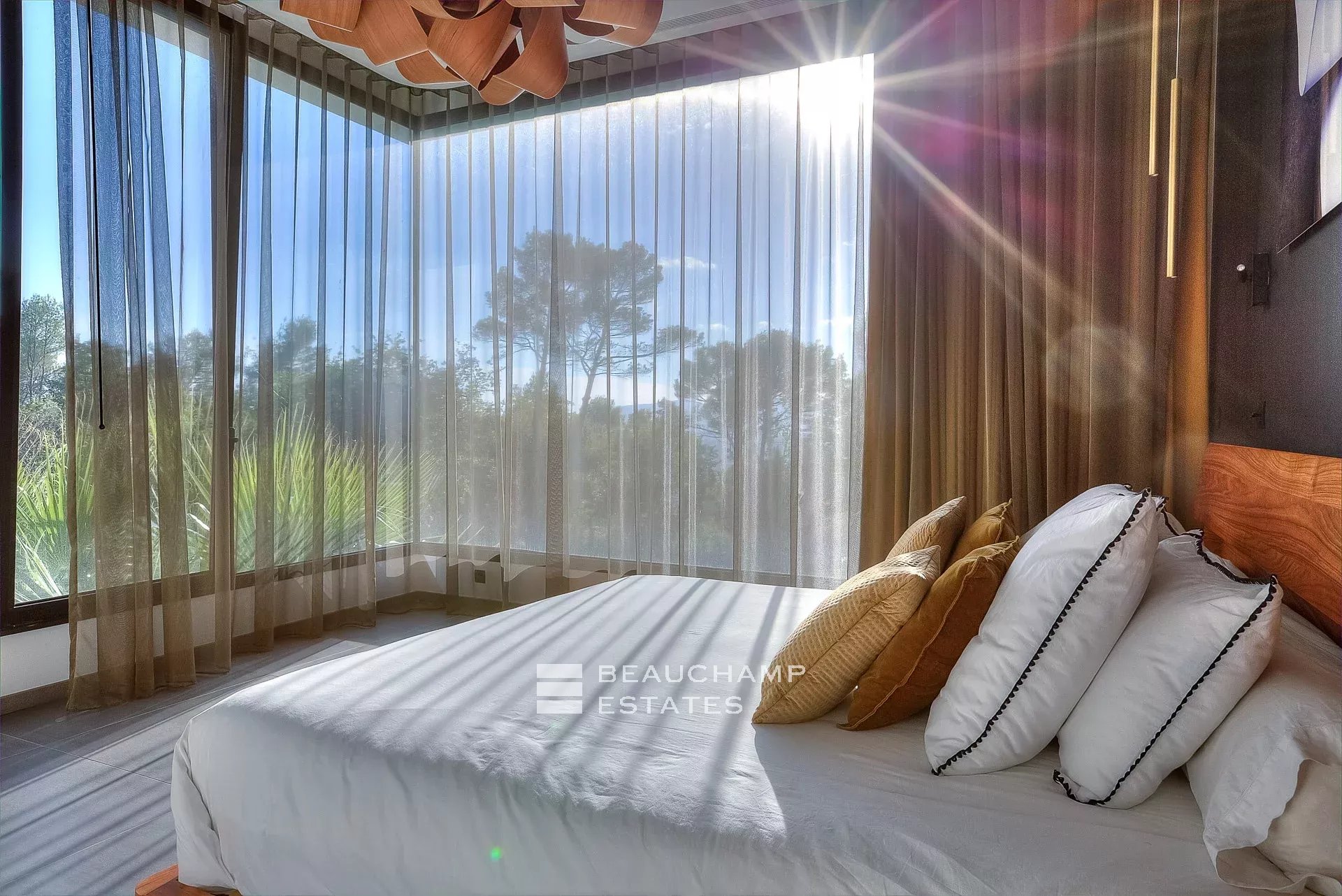 Villa contemporaine de 5 chambres dans le quartier de Mougins Castellaras Contemporary villa with 5 bedrooms in Mougins Castellaras