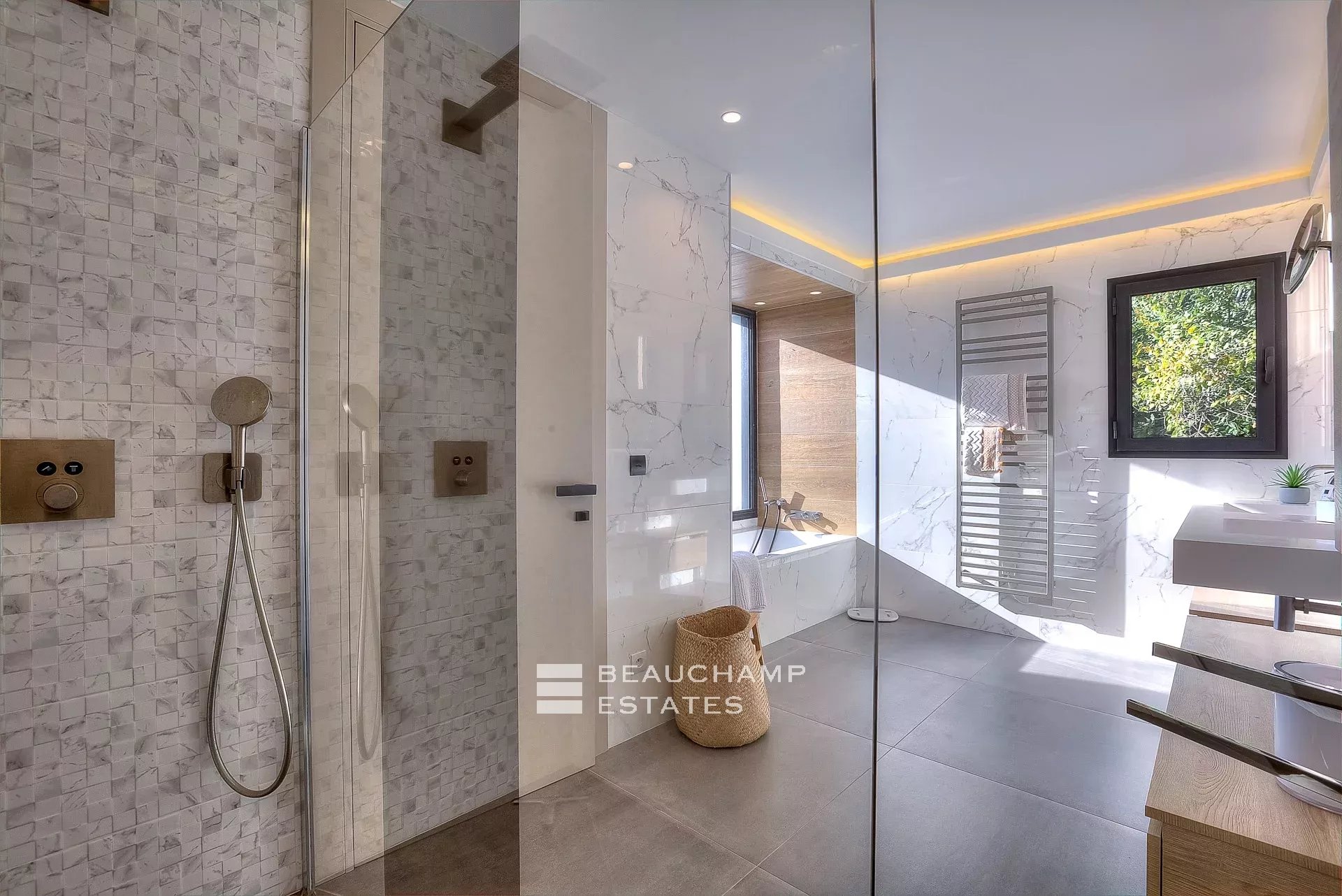 Villa contemporaine de 5 chambres dans le quartier de Mougins Castellaras Contemporary villa with 5 bedrooms in Mougins Castellaras