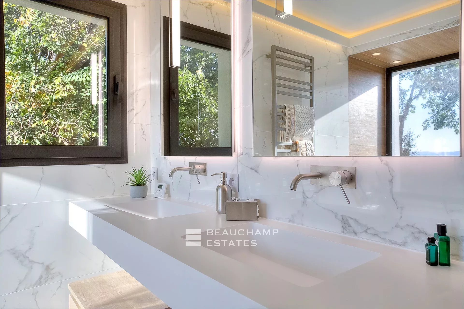 Villa contemporaine de 5 chambres dans le quartier de Mougins Castellaras Contemporary villa with 5 bedrooms in Mougins Castellaras