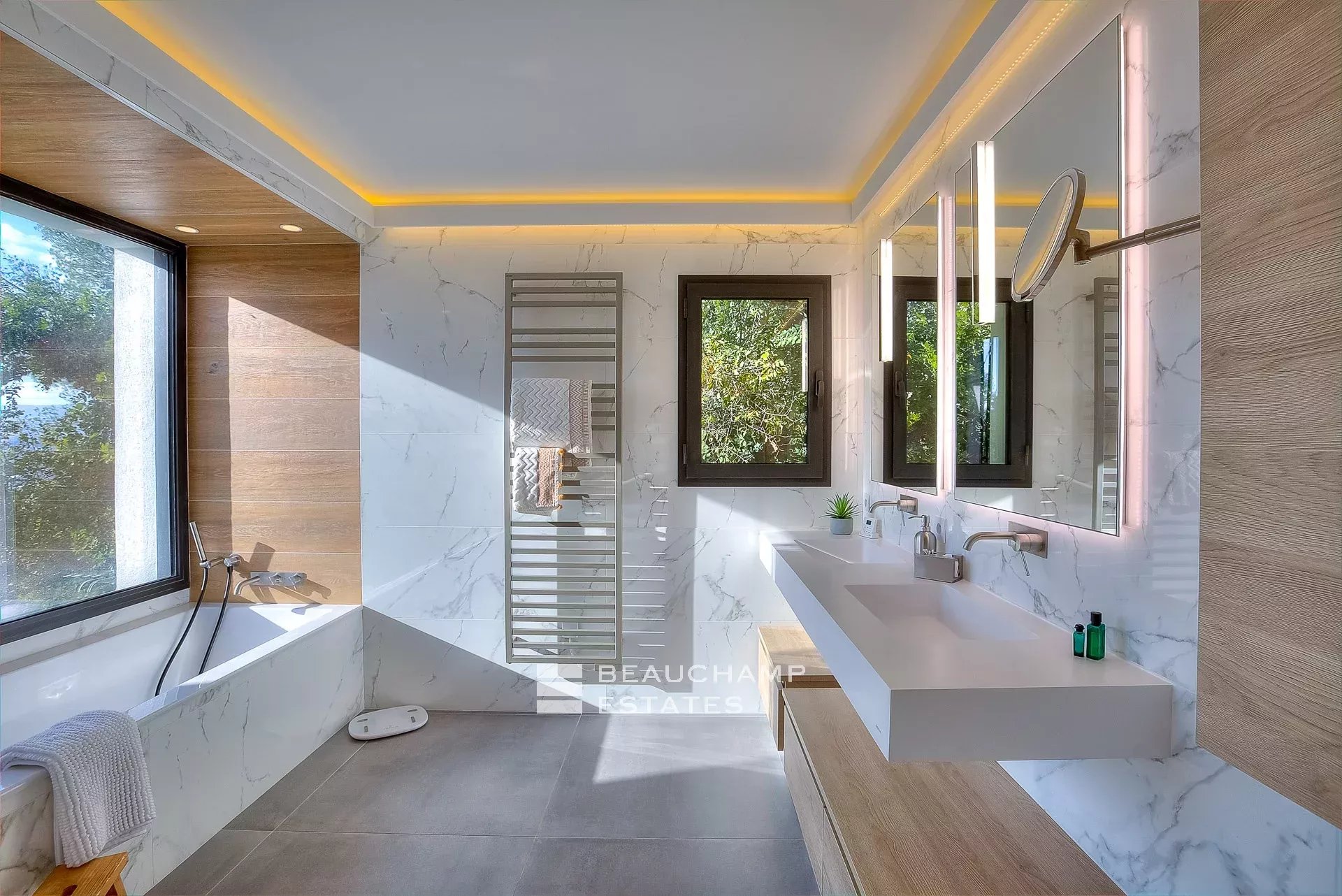 Villa contemporaine de 5 chambres dans le quartier de Mougins Castellaras Contemporary villa with 5 bedrooms in Mougins Castellaras