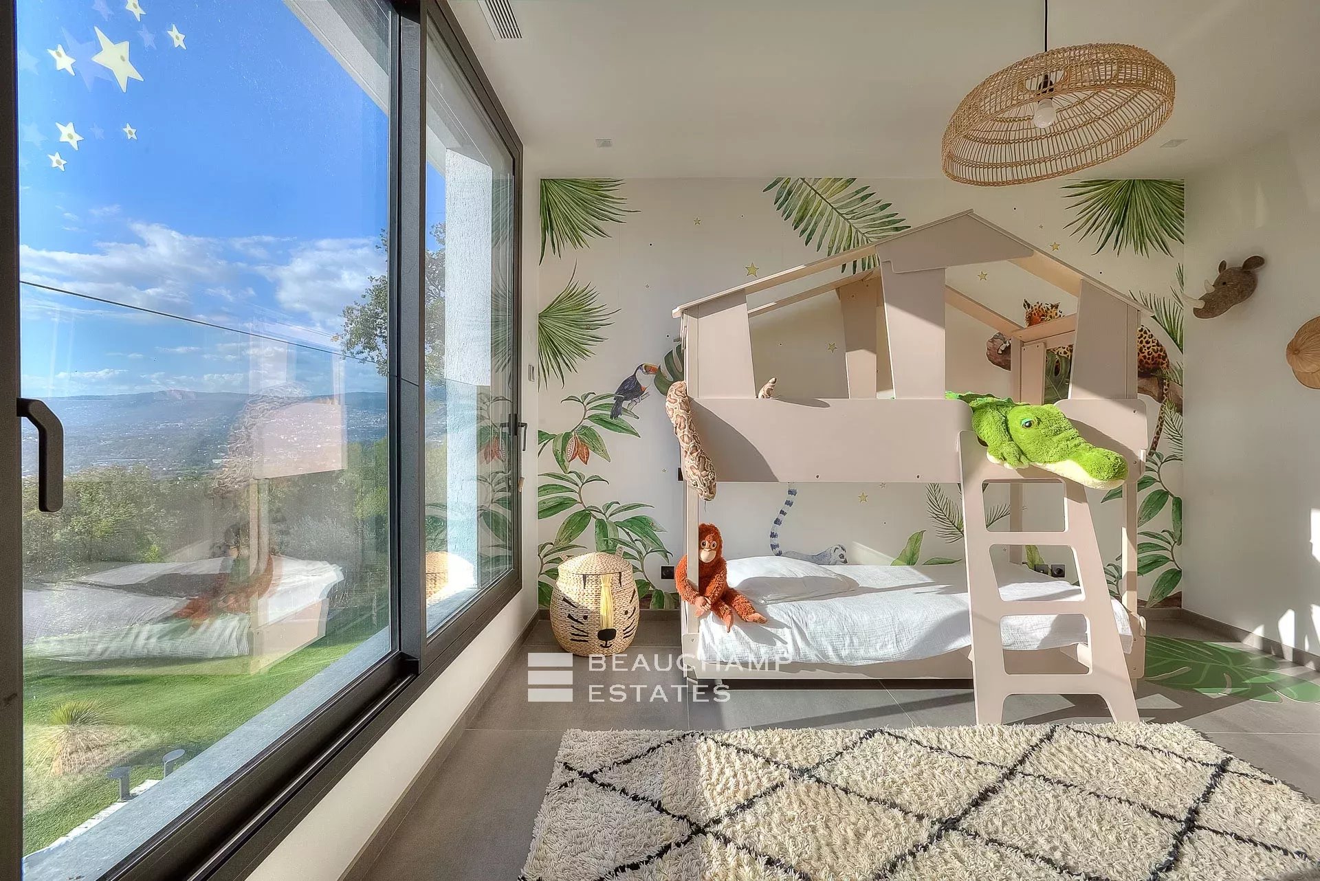 Villa contemporaine de 5 chambres dans le quartier de Mougins Castellaras Contemporary villa with 5 bedrooms in Mougins Castellaras