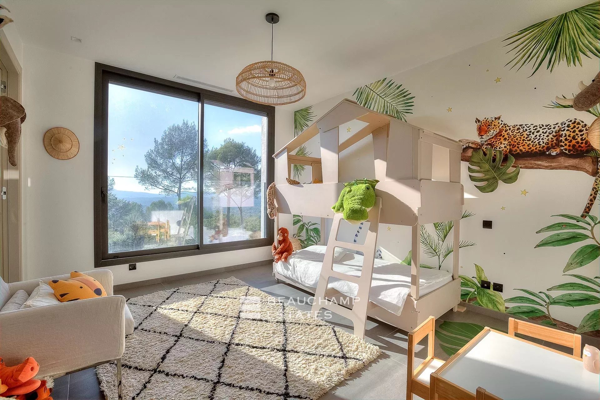 Villa contemporaine de 5 chambres dans le quartier de Mougins Castellaras Contemporary villa with 5 bedrooms in Mougins Castellaras