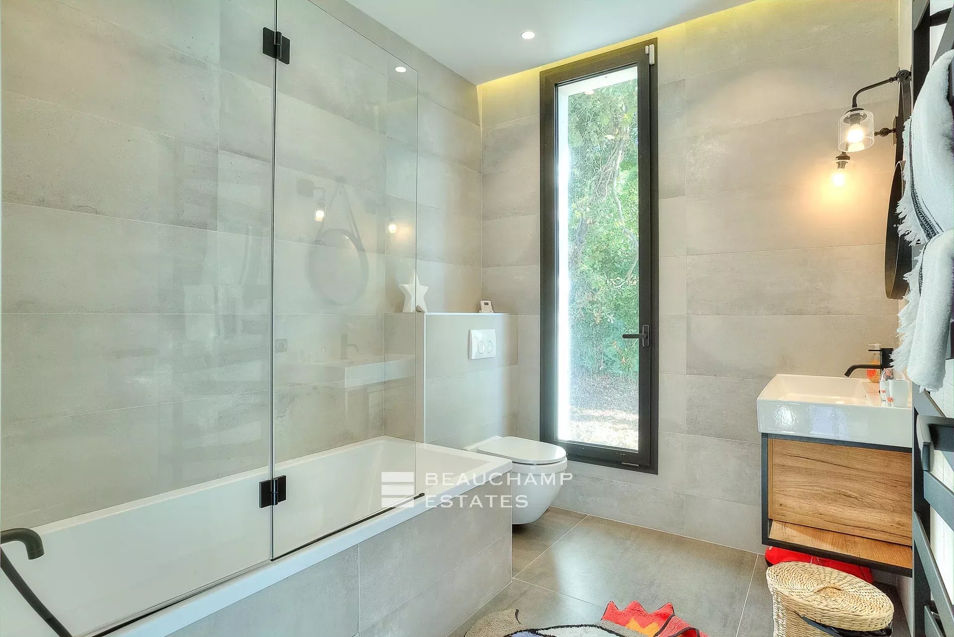 Villa contemporaine de 5 chambres dans le quartier de Mougins Castellaras Contemporary villa with 5 bedrooms in Mougins Castellaras