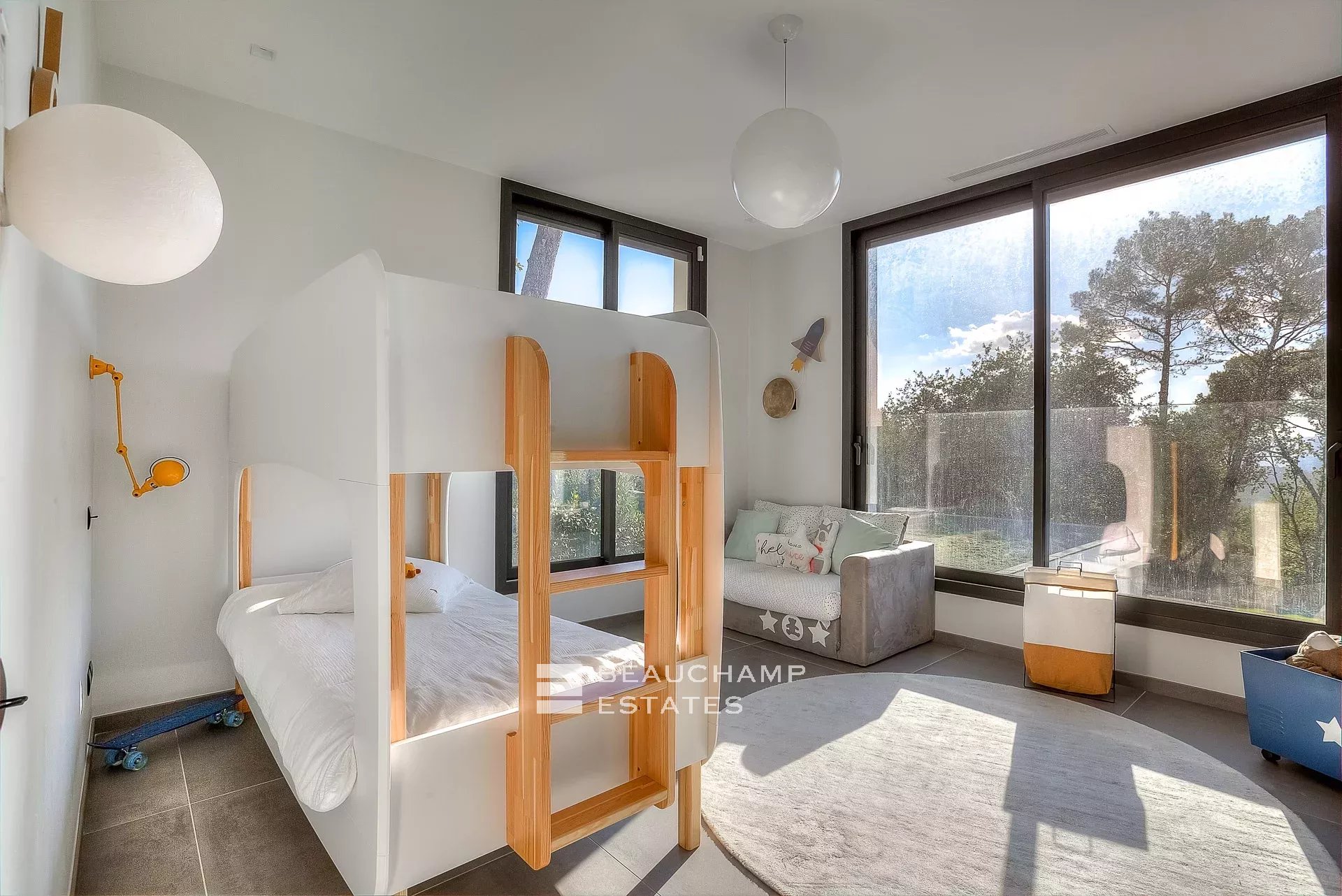 Villa contemporaine de 5 chambres dans le quartier de Mougins Castellaras Contemporary villa with 5 bedrooms in Mougins Castellaras