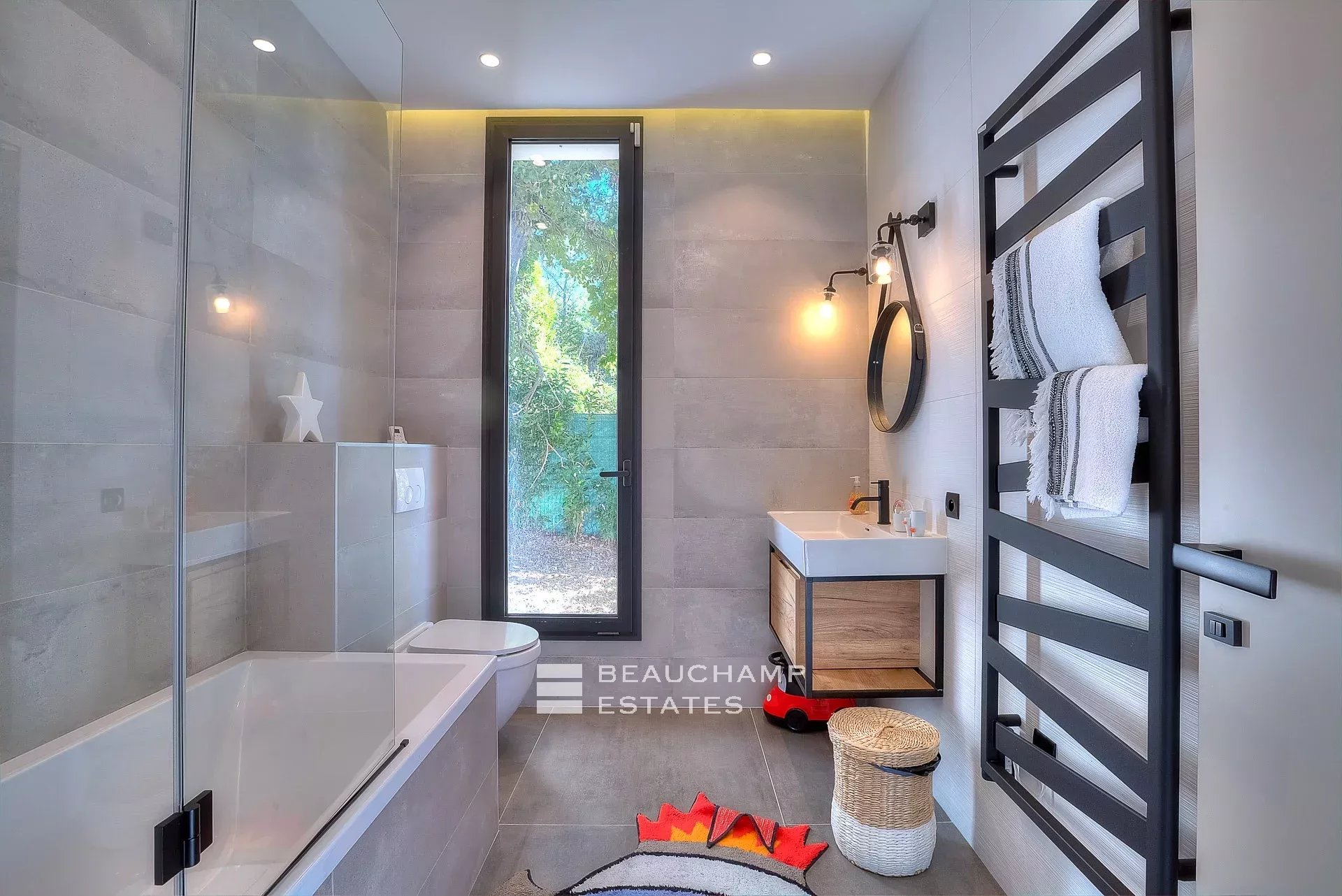 Villa contemporaine de 5 chambres dans le quartier de Mougins Castellaras Contemporary villa with 5 bedrooms in Mougins Castellaras