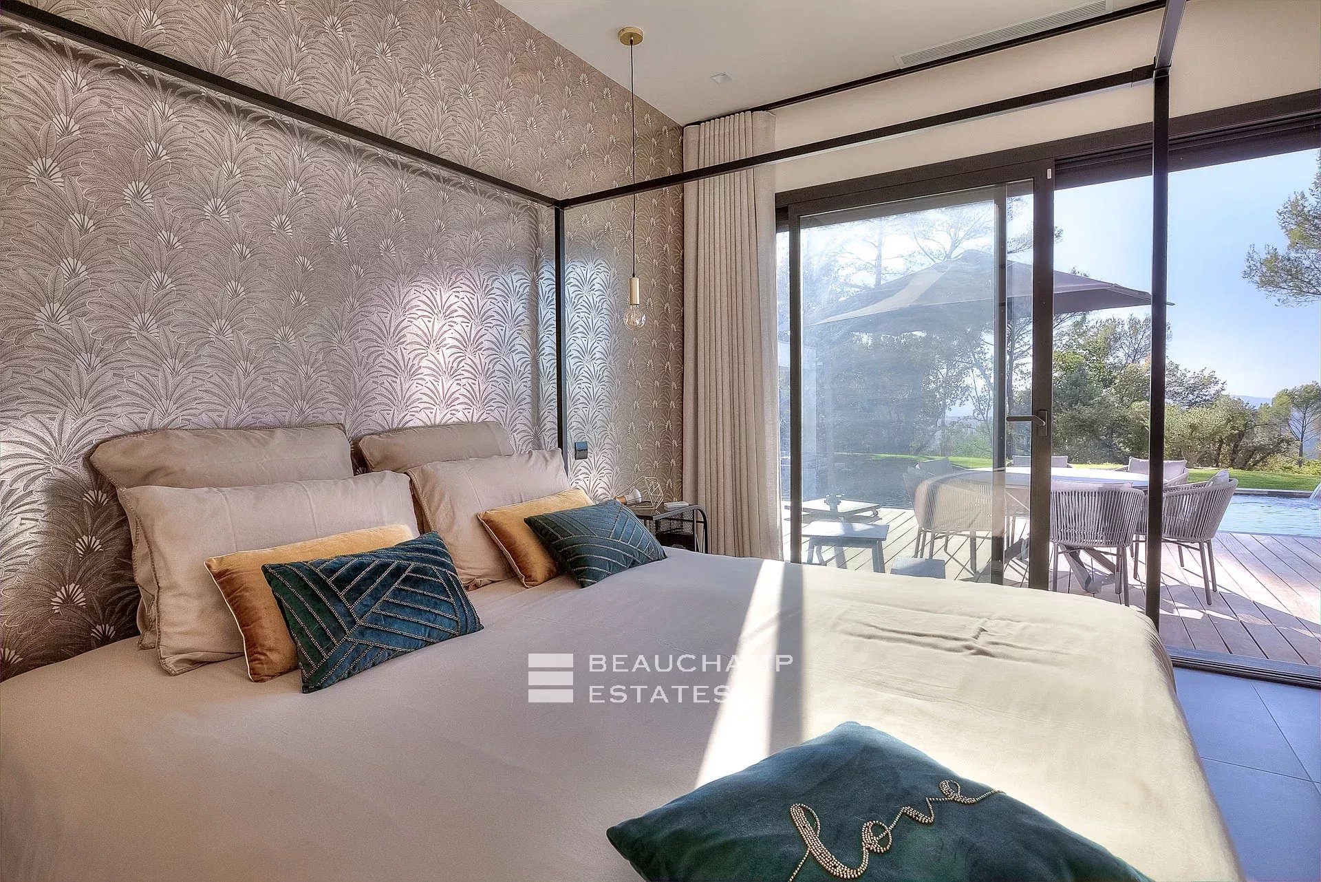 Villa contemporaine de 5 chambres dans le quartier de Mougins Castellaras Contemporary villa with 5 bedrooms in Mougins Castellaras