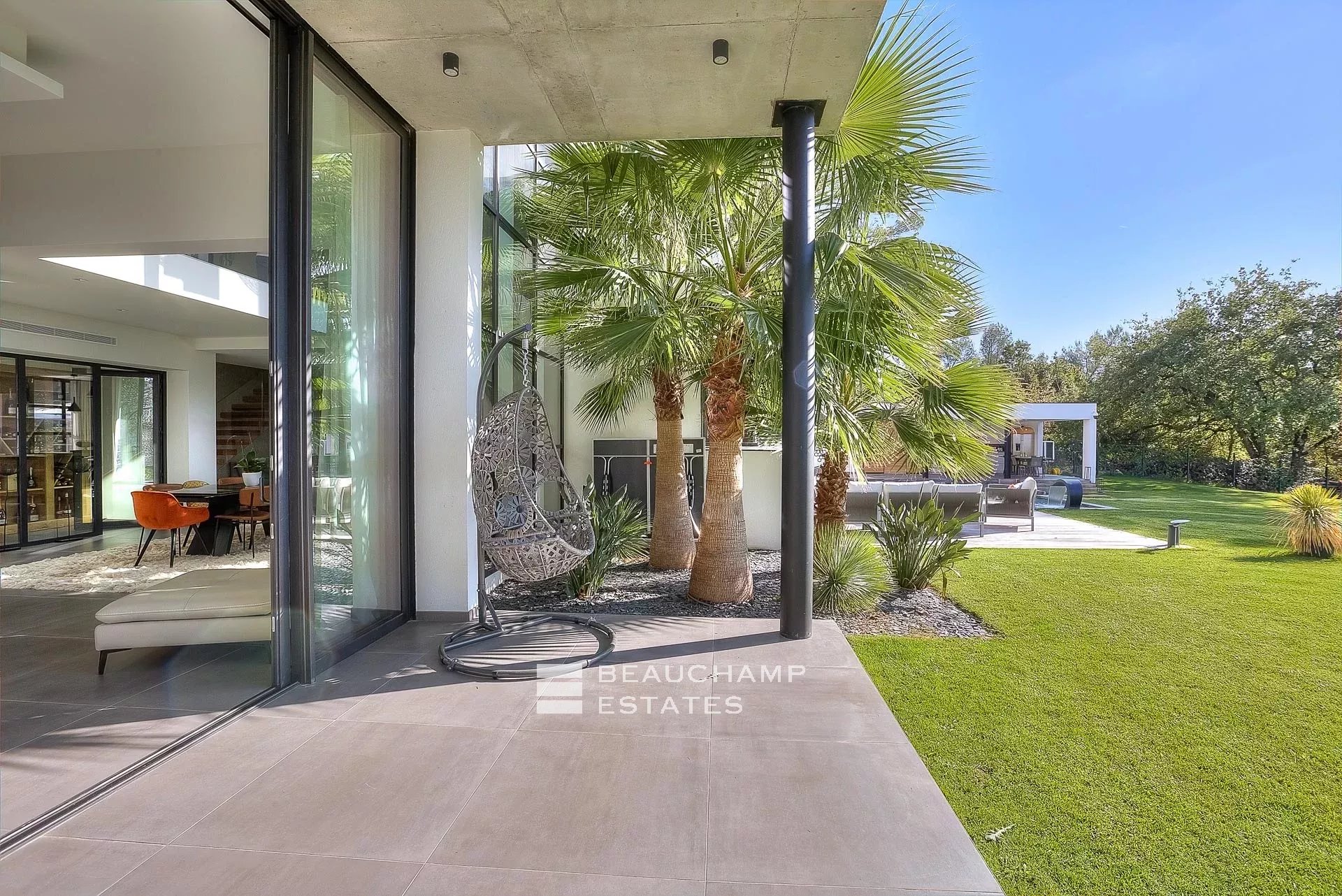 Villa contemporaine de 5 chambres dans le quartier de Mougins Castellaras Contemporary villa with 5 bedrooms in Mougins Castellaras