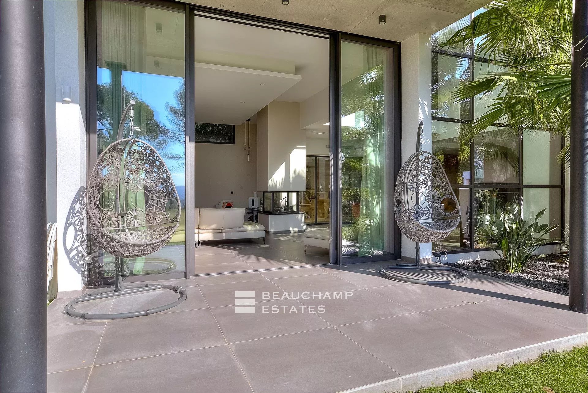 Villa contemporaine de 5 chambres dans le quartier de Mougins Castellaras Contemporary villa with 5 bedrooms in Mougins Castellaras