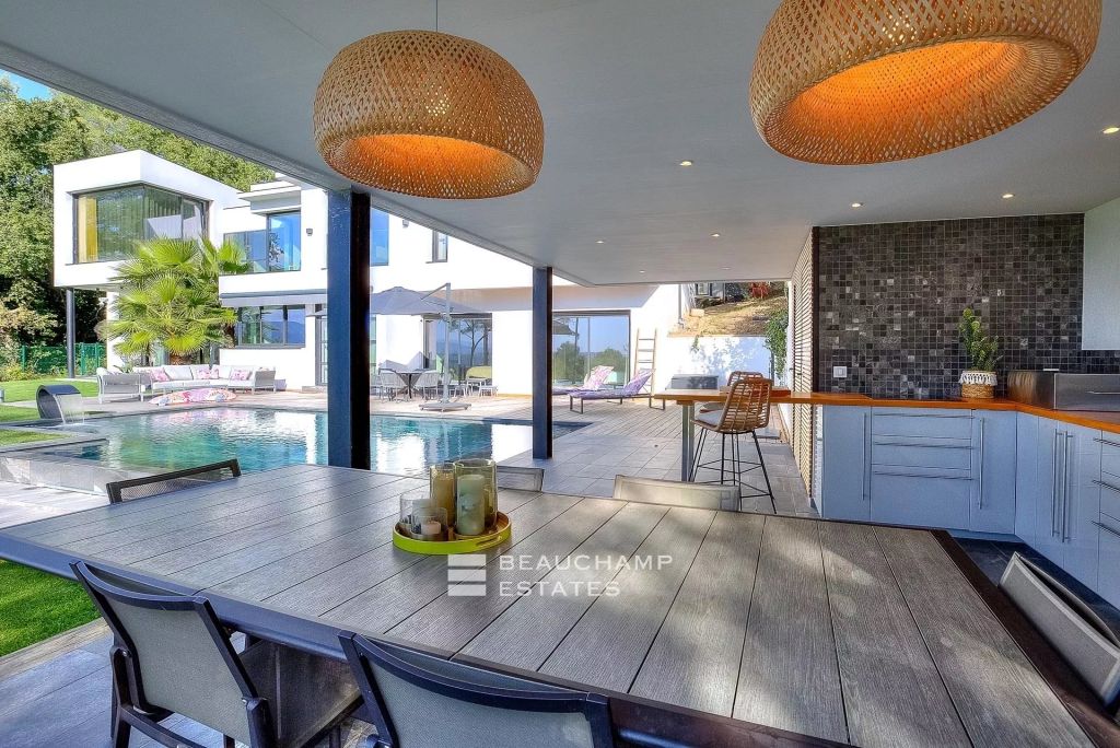 Contemporary villa with 5 bedrooms in Mougins Castellaras