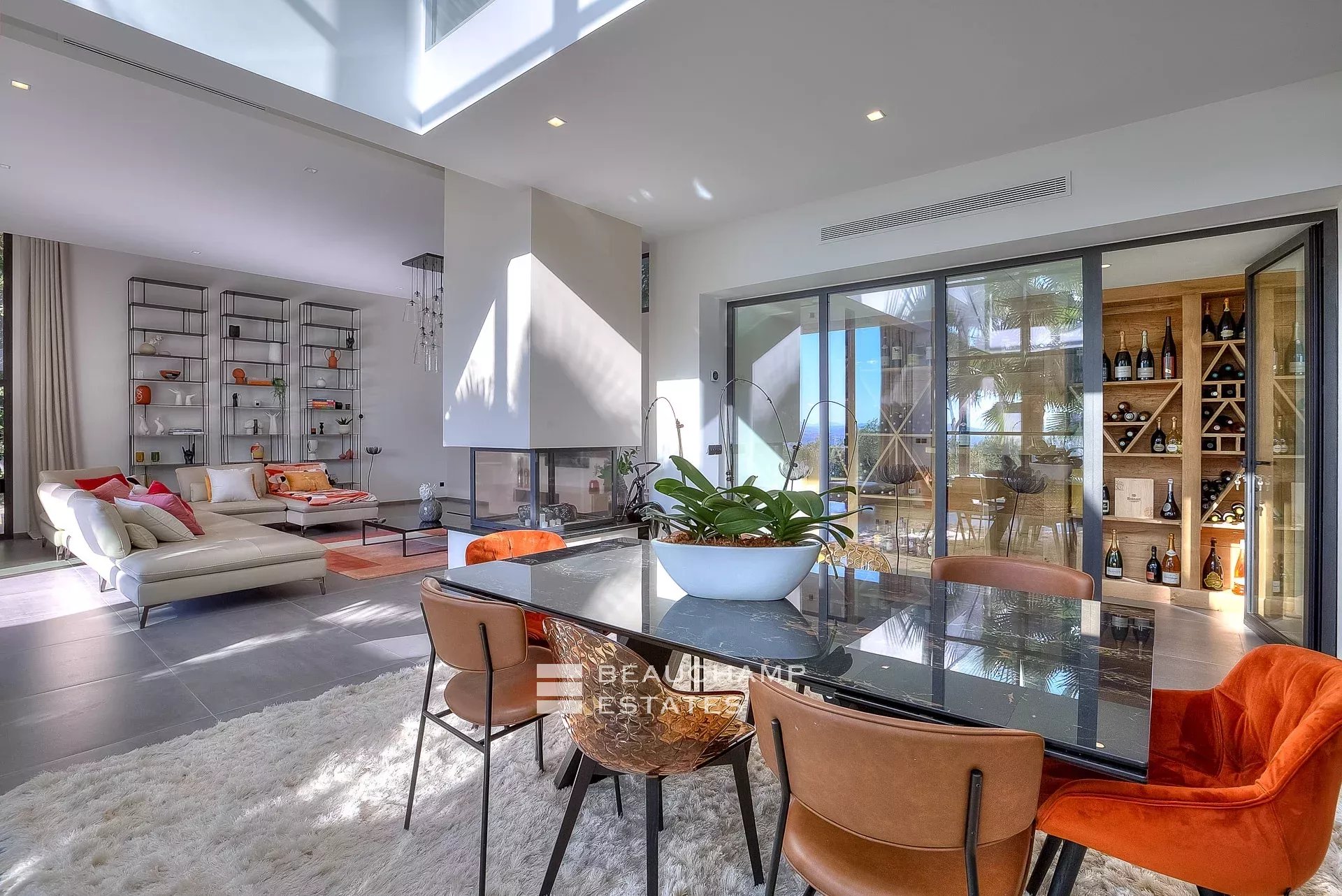 Villa contemporaine de 5 chambres dans le quartier de Mougins Castellaras Contemporary villa with 5 bedrooms in Mougins Castellaras