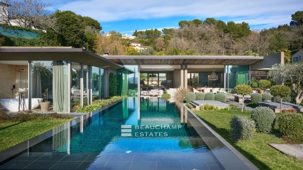 Contemporary villa with 5 bedrooms near the village of Mougins