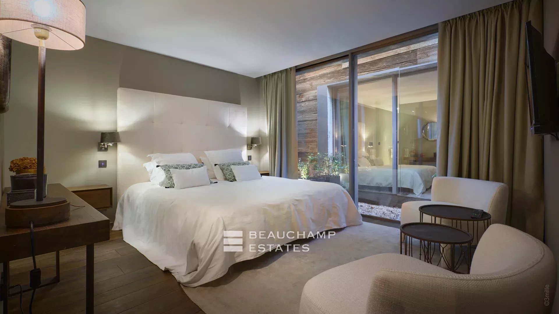 Villa contemporaine de 5 chambres à proximité du village de Mougins Contemporary villa with 5 bedrooms near the village of Mougins