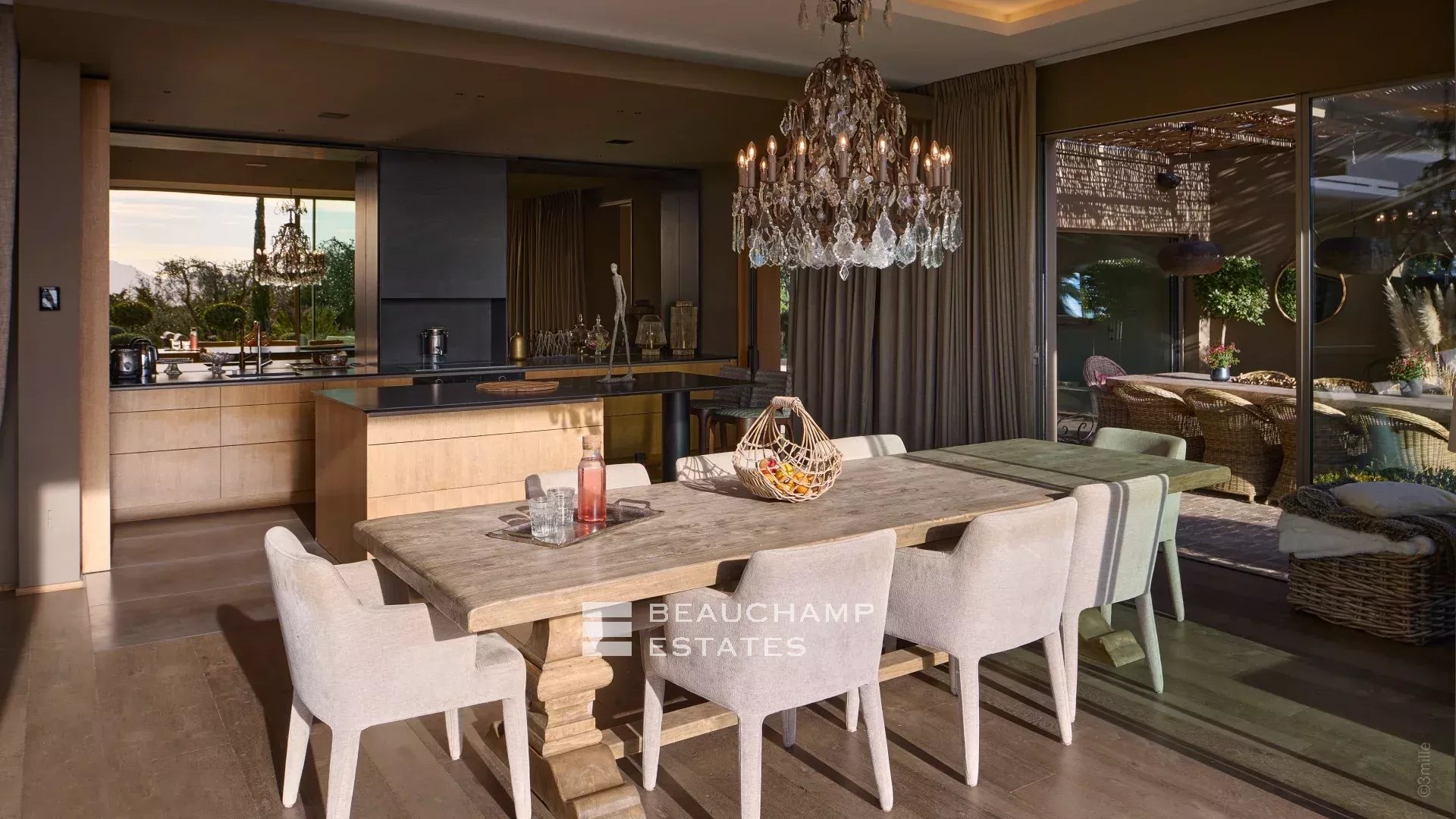 Villa contemporaine de 5 chambres à proximité du village de Mougins Contemporary villa with 5 bedrooms near the village of Mougins