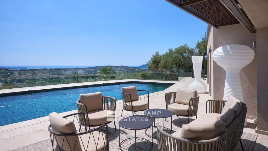 Contemporary villa with 8 bedrooms within walking distance of Mougins Village