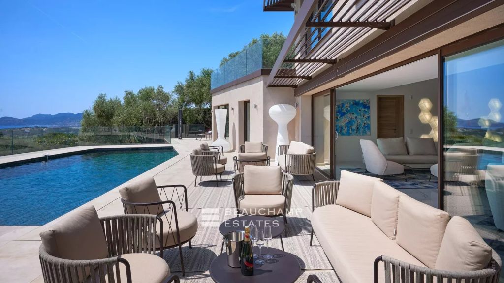 Contemporary villa with 8 bedrooms within walking distance of Mougins Village
