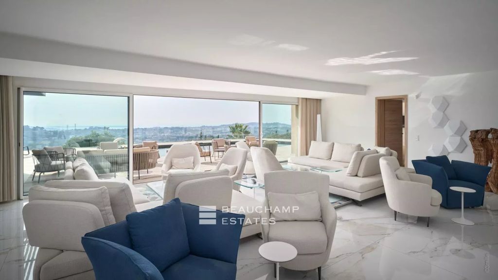 Contemporary villa with 8 bedrooms within walking distance of Mougins Village
