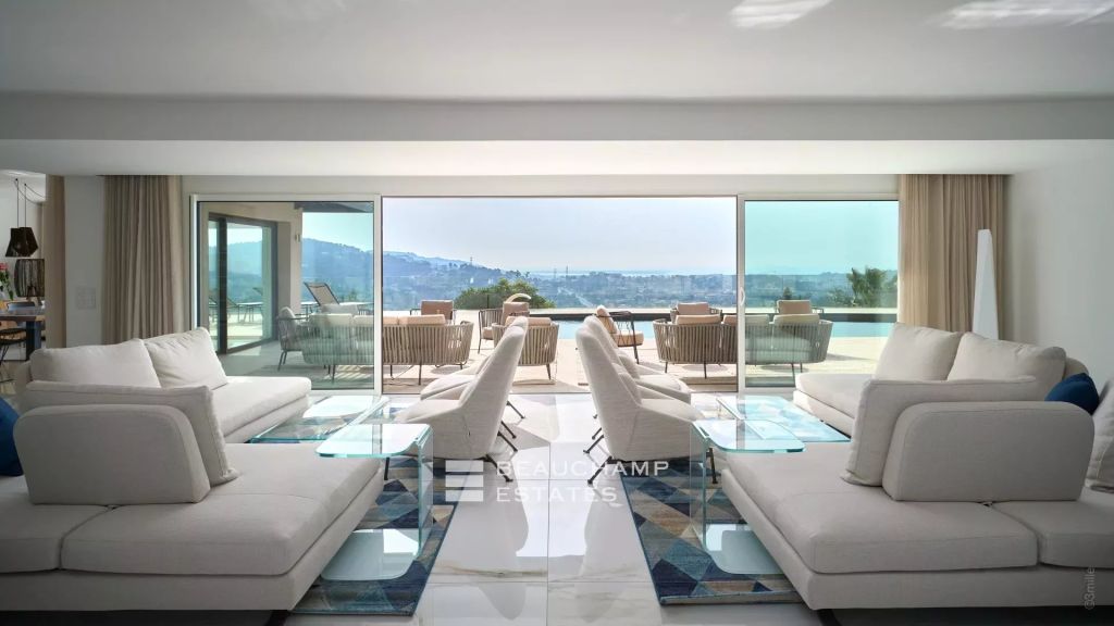 Contemporary villa with 8 bedrooms within walking distance of Mougins Village