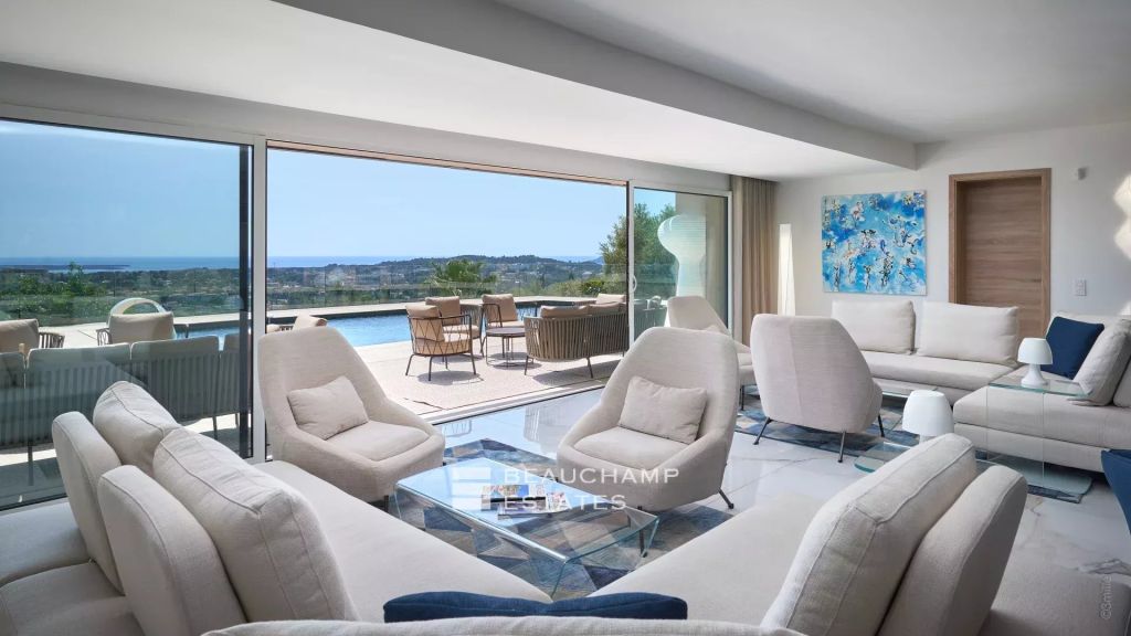 Contemporary villa with 8 bedrooms within walking distance of Mougins Village