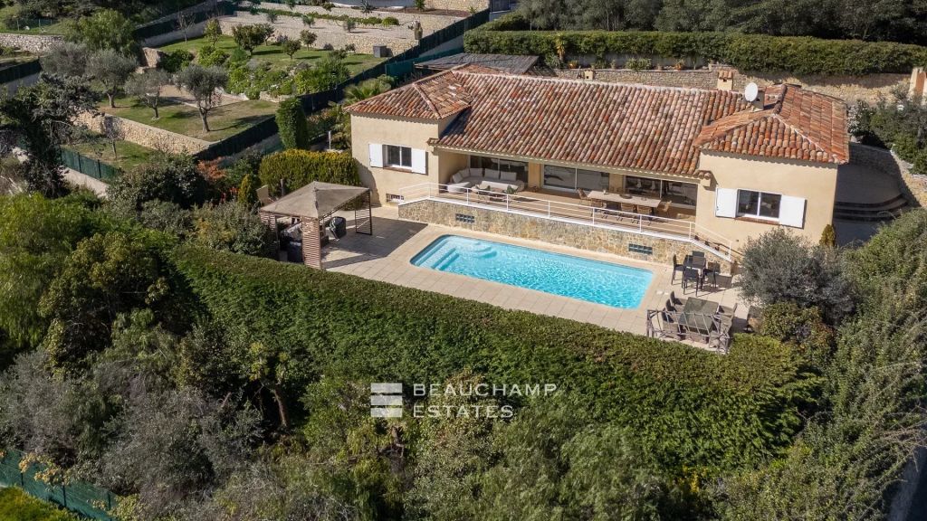 Contemporary villa with panoramic sea view