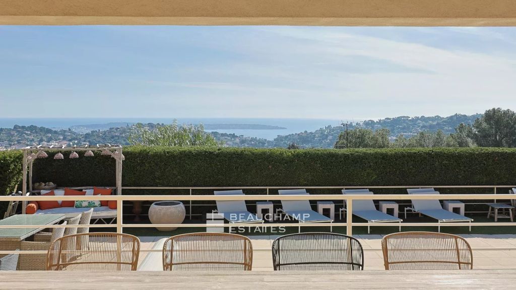 Contemporary villa with panoramic sea view