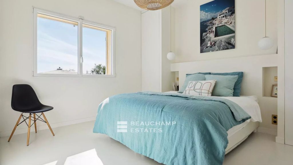 Contemporary villa with panoramic sea view