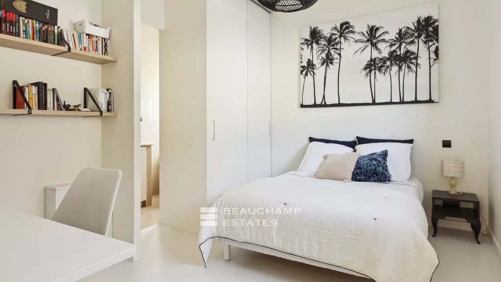 Contemporary villa with panoramic sea view