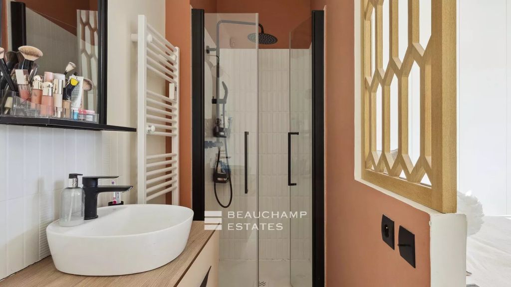 Contemporary villa with panoramic sea view