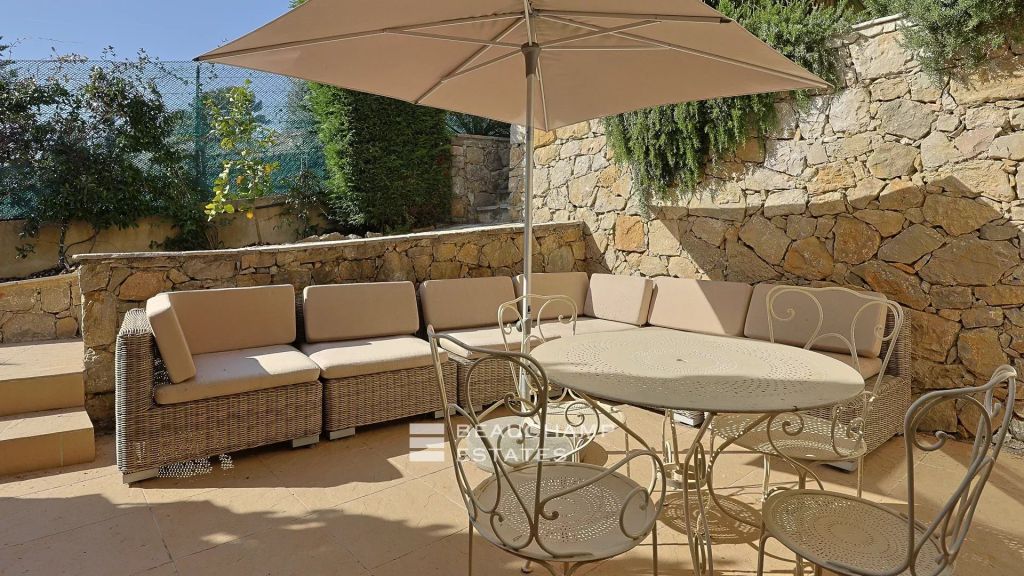 Contemporary villa with panoramic sea view