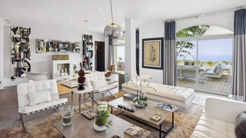 Contemporary villa with panoramic sea view