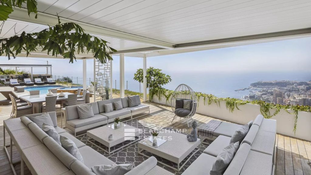 Contemporary villa with panoramic sea view