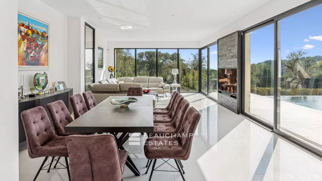 Contemporary villa with pool and sea view – Mougins