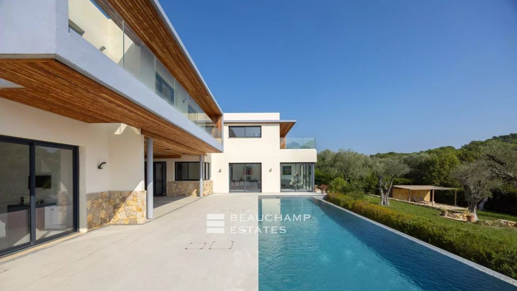 Contemporary villa with pool and sea view – Mougins