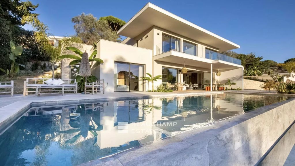 Cozy modern 4-bedroom villa in the hills of Cannes
