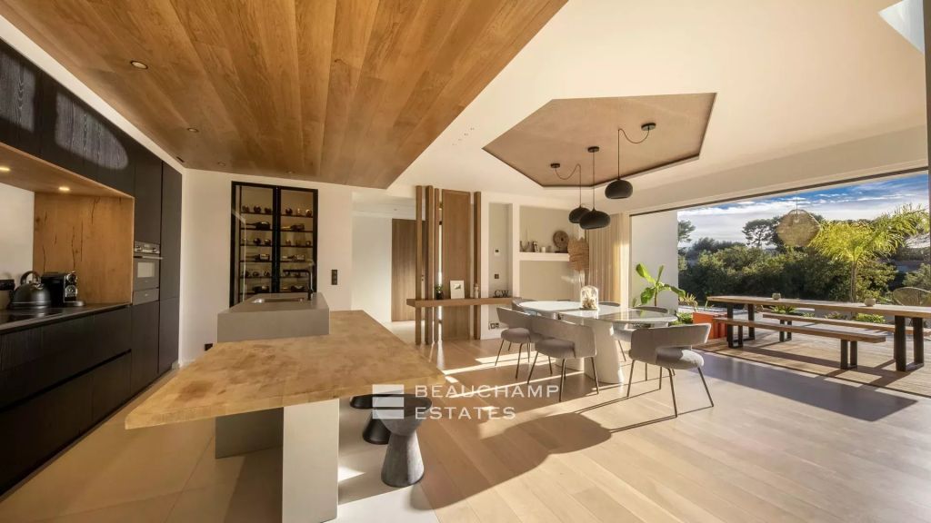 Cozy modern 4-bedroom villa in the hills of Cannes