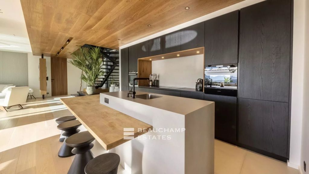 Cozy modern 4-bedroom villa in the hills of Cannes