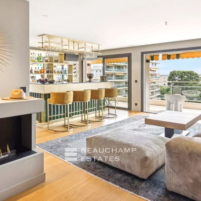 Croisette – 2-Bedroom Apartment with Sea View