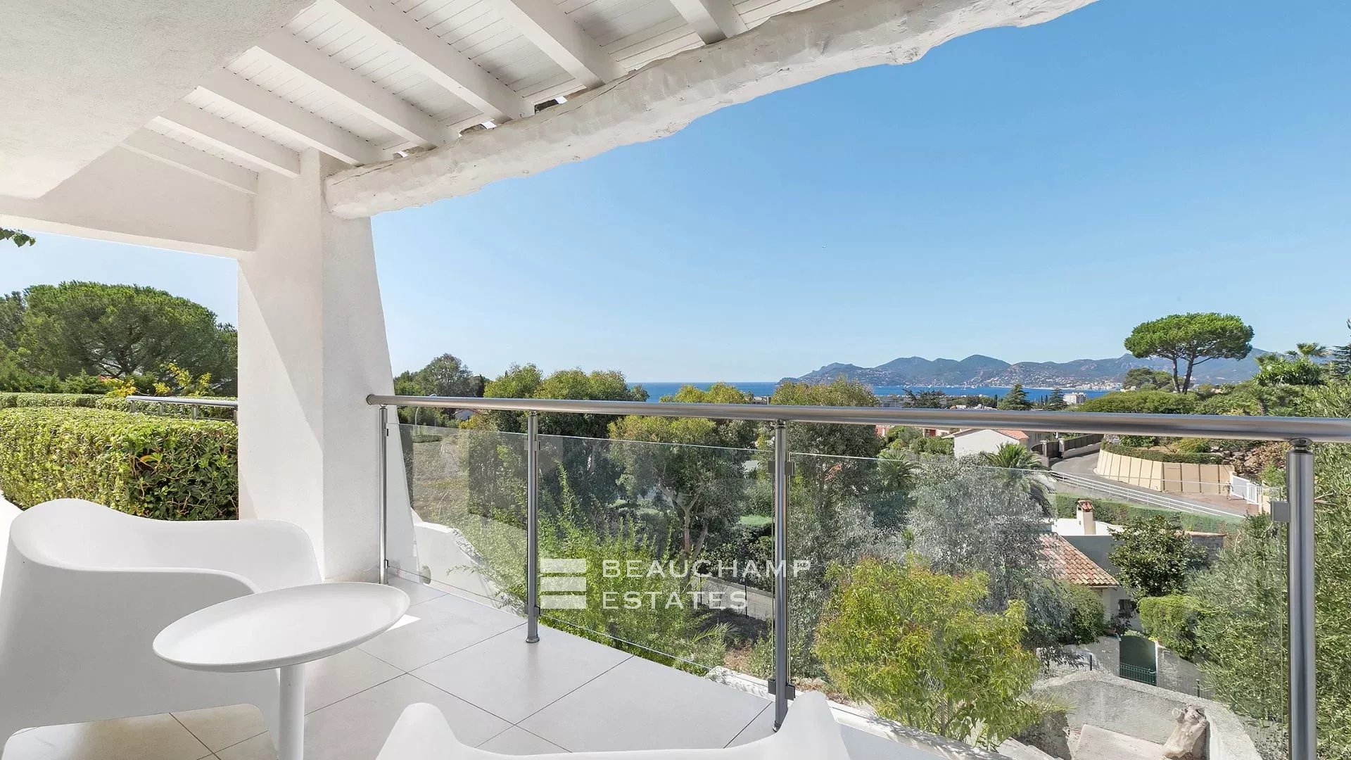 Croix des Gardes Villa Contemporaine 6 chambres Croix des Gardes Contemporary Villa with 6 bedrooms