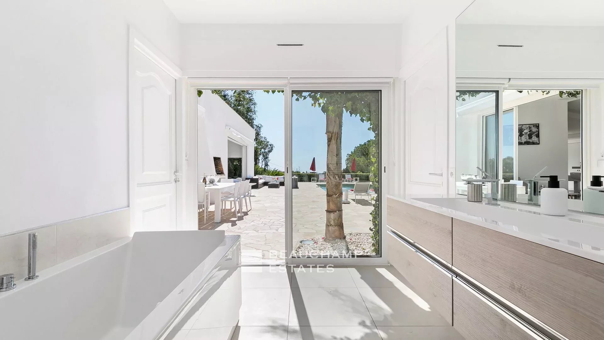 Croix des Gardes Villa Contemporaine 6 chambres Croix des Gardes Contemporary Villa with 6 bedrooms