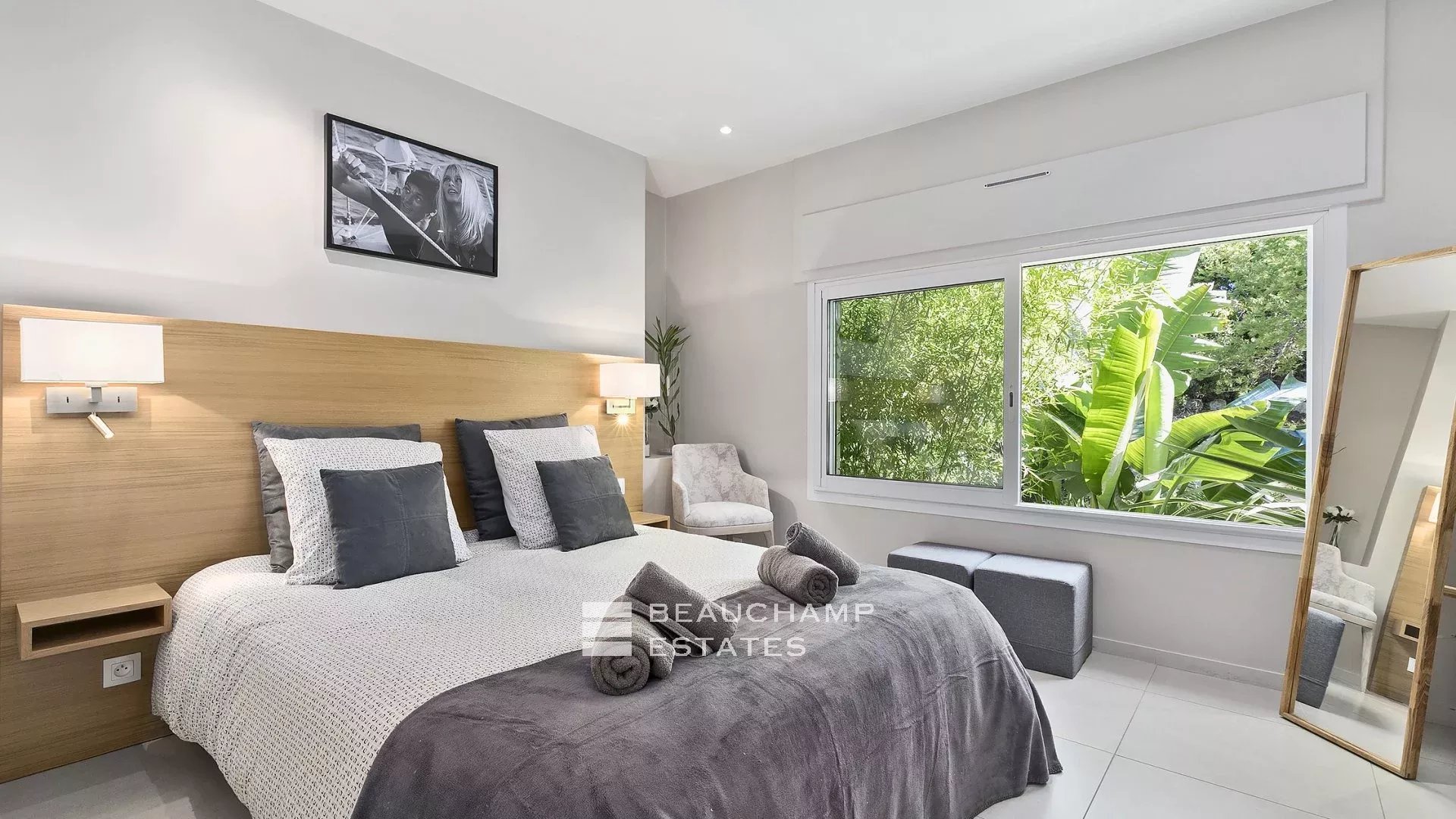 Croix des Gardes Villa Contemporaine 6 chambres Croix des Gardes Contemporary Villa with 6 bedrooms