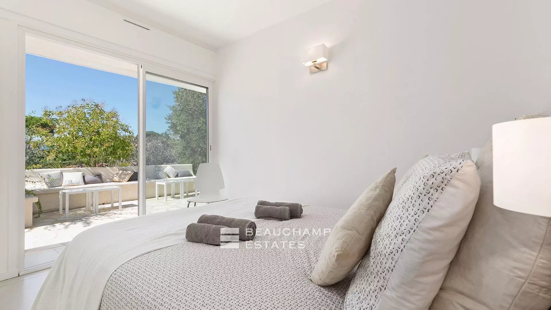 Croix des Gardes Villa Contemporaine 6 chambres Croix des Gardes Contemporary Villa with 6 bedrooms