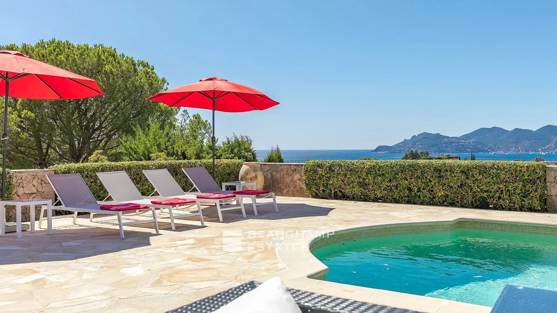 Croix des Gardes Villa Contemporaine 6 chambres Croix des Gardes Contemporary Villa with 6 bedrooms